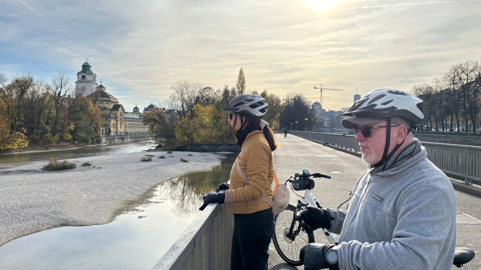 En bicicleta y junto al Isar