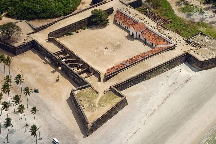 Luftaufnahme von Fort Orange am Strand von Itamaracá