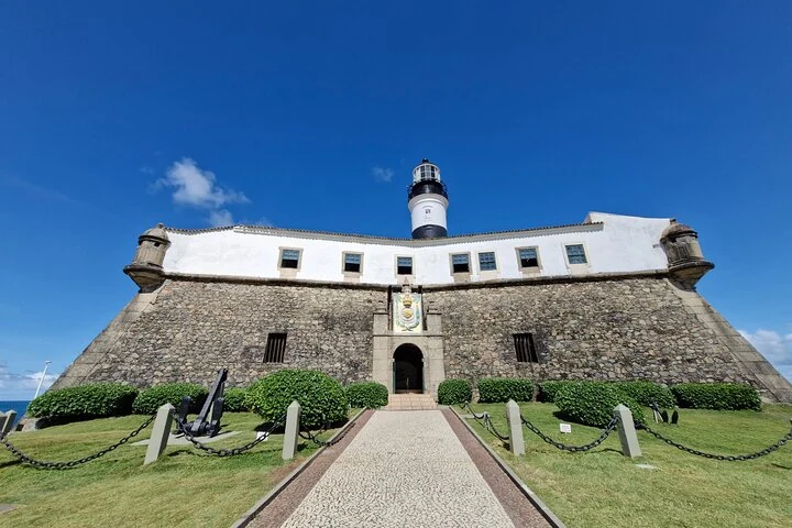 Santo Antônio da Barra Fort and its lighthouse