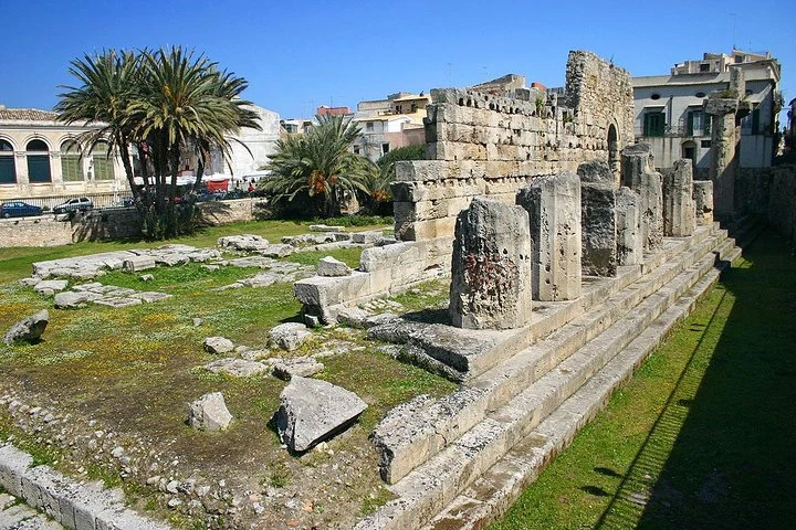 Colonnes et ruines du temple d’Apollon à Ortygie