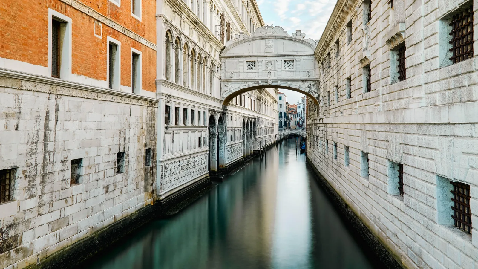 Die Seufzerbrücke und Wege auf dem Wasser