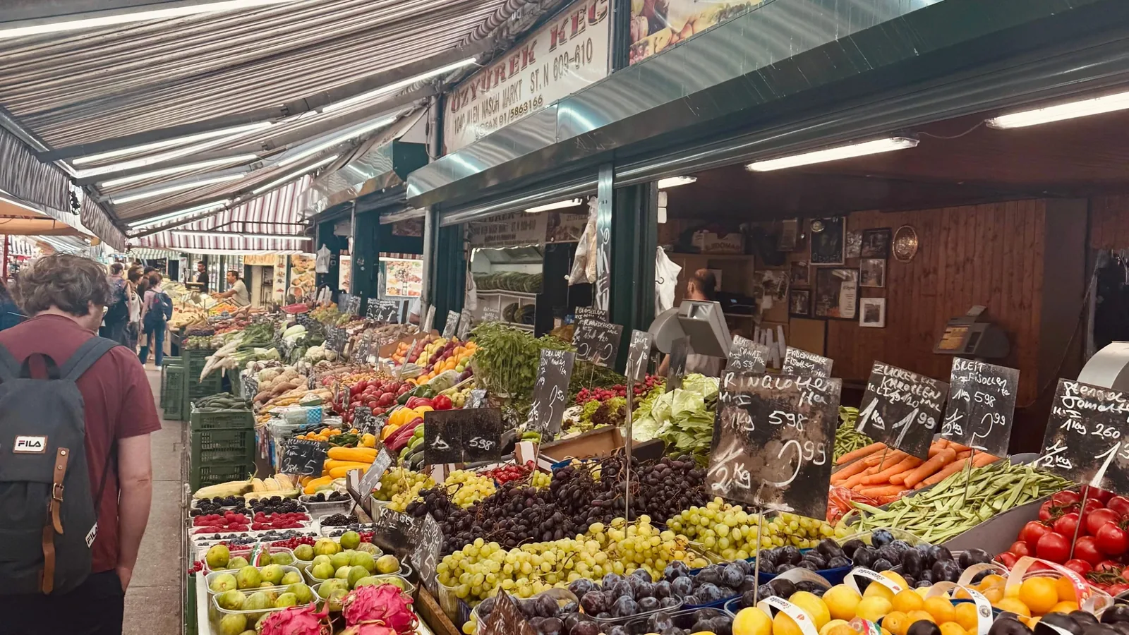 Markets, stalls and informal meals