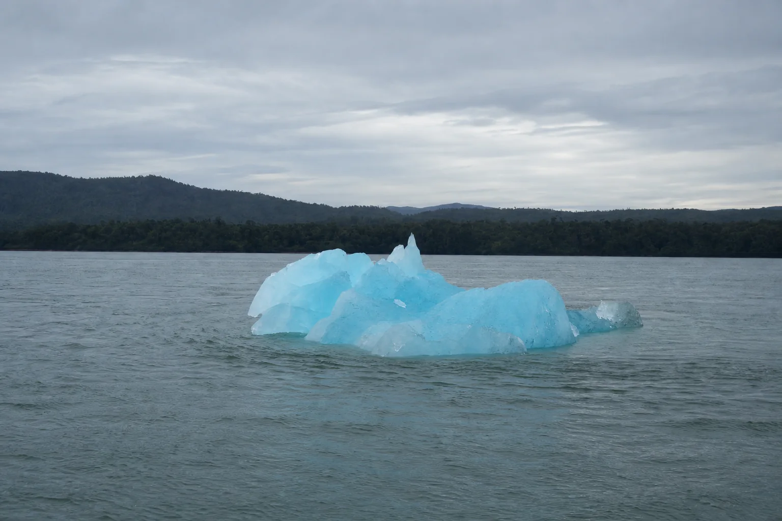 Blauer Eisberg in der San-Rafael-Lagune