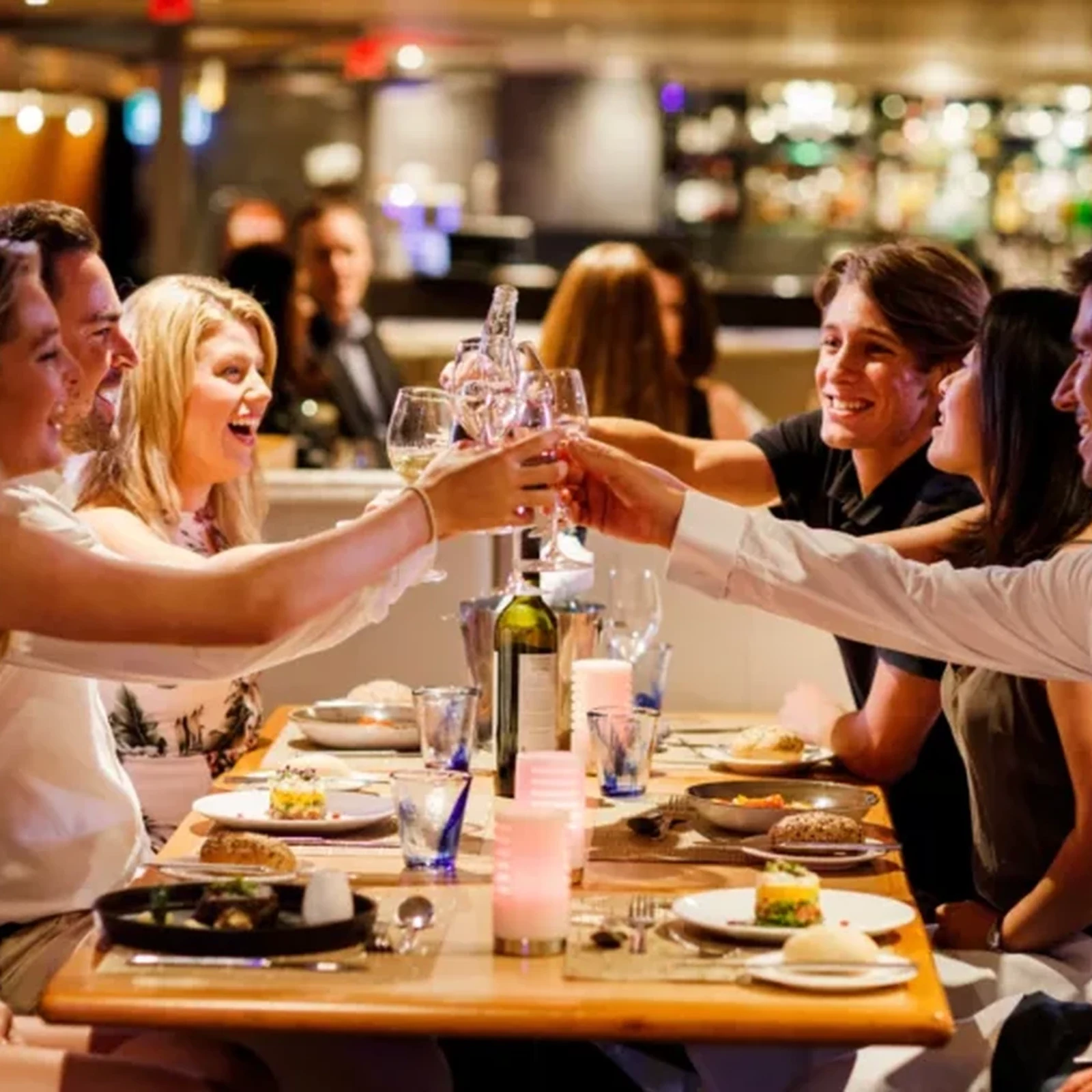 Auckland Harbour Dinner Cruise: Buffet and Night Views