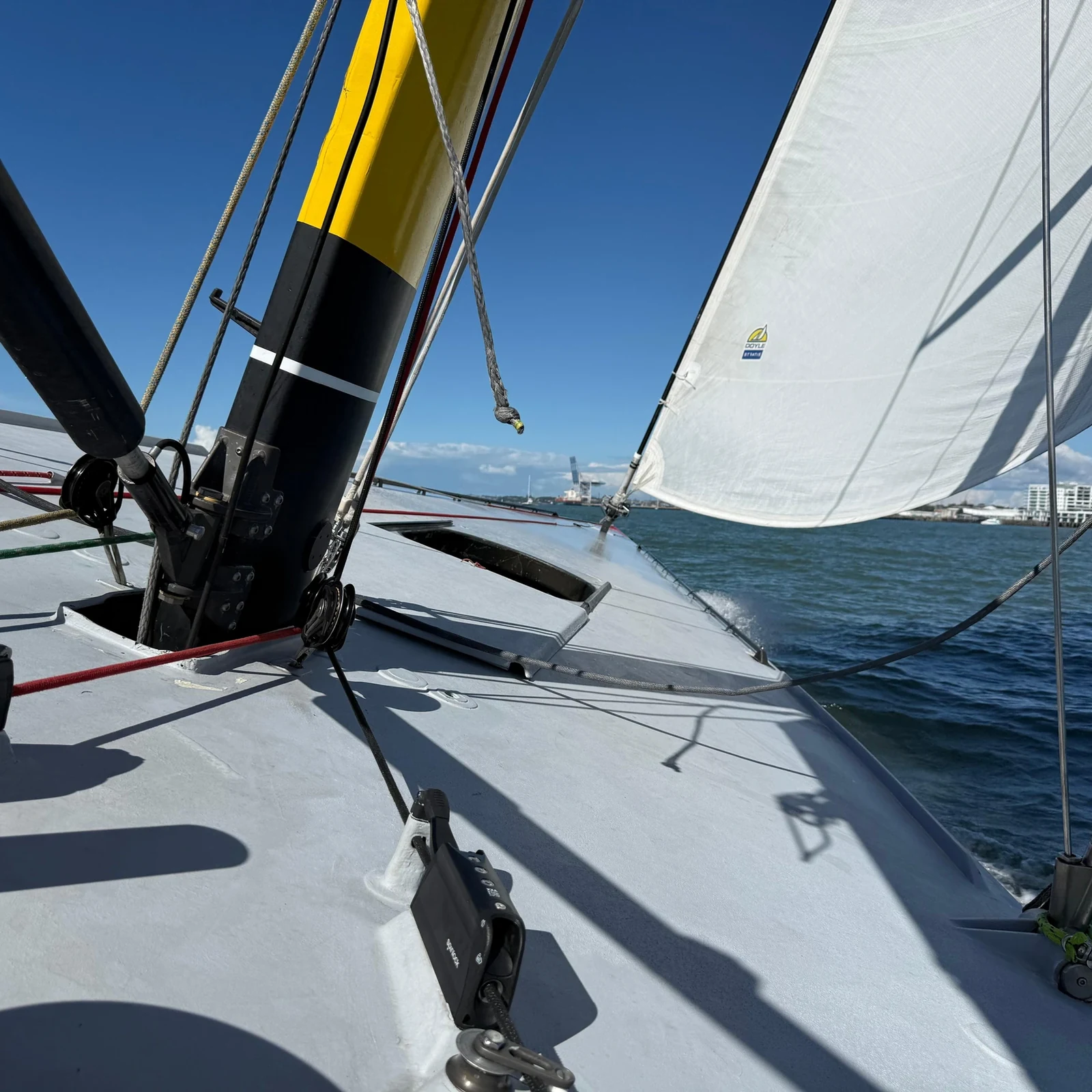 Naviguez à Auckland sur un authentique yacht de l’America’s Cup