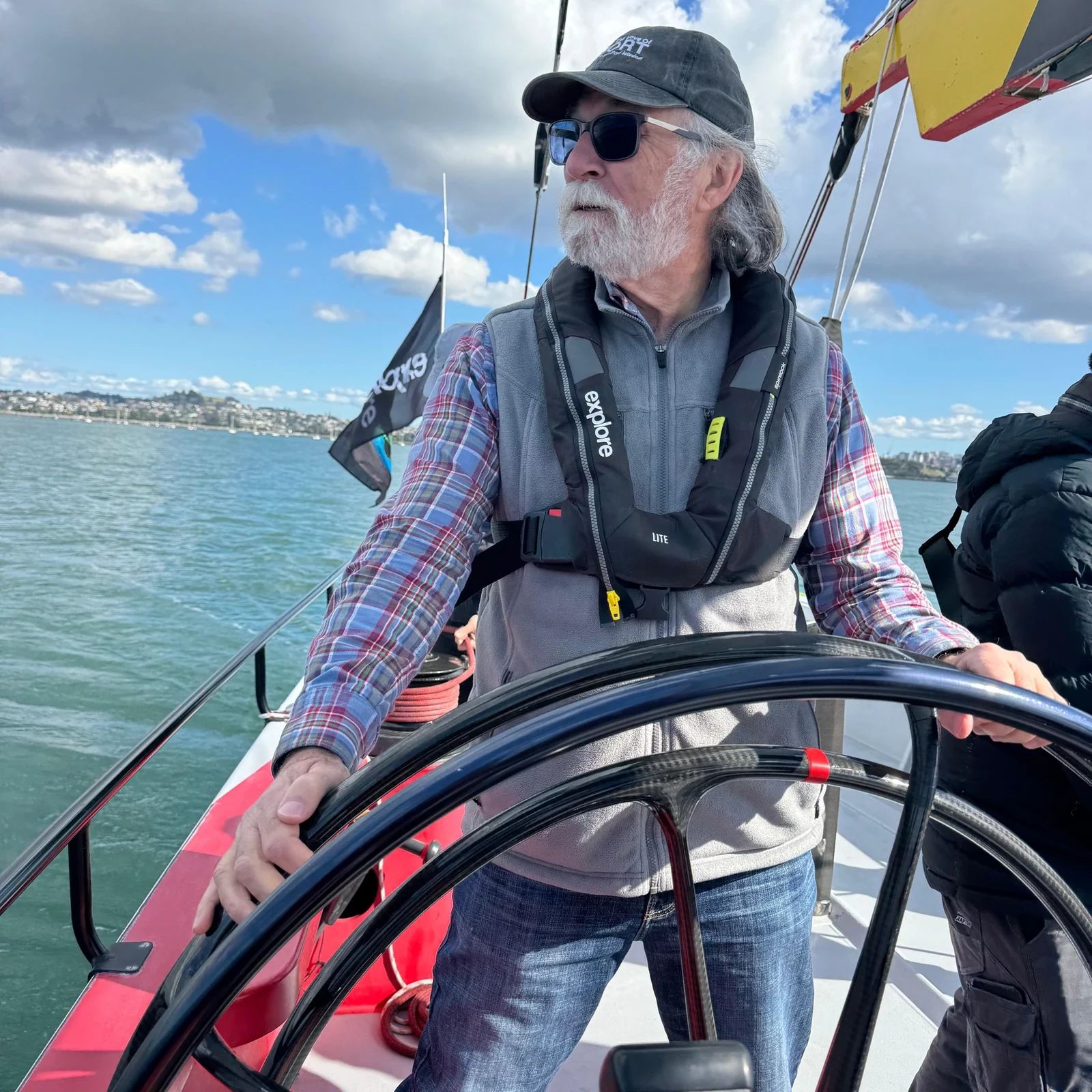 Naviguez à Auckland sur un authentique yacht de l’America’s Cup