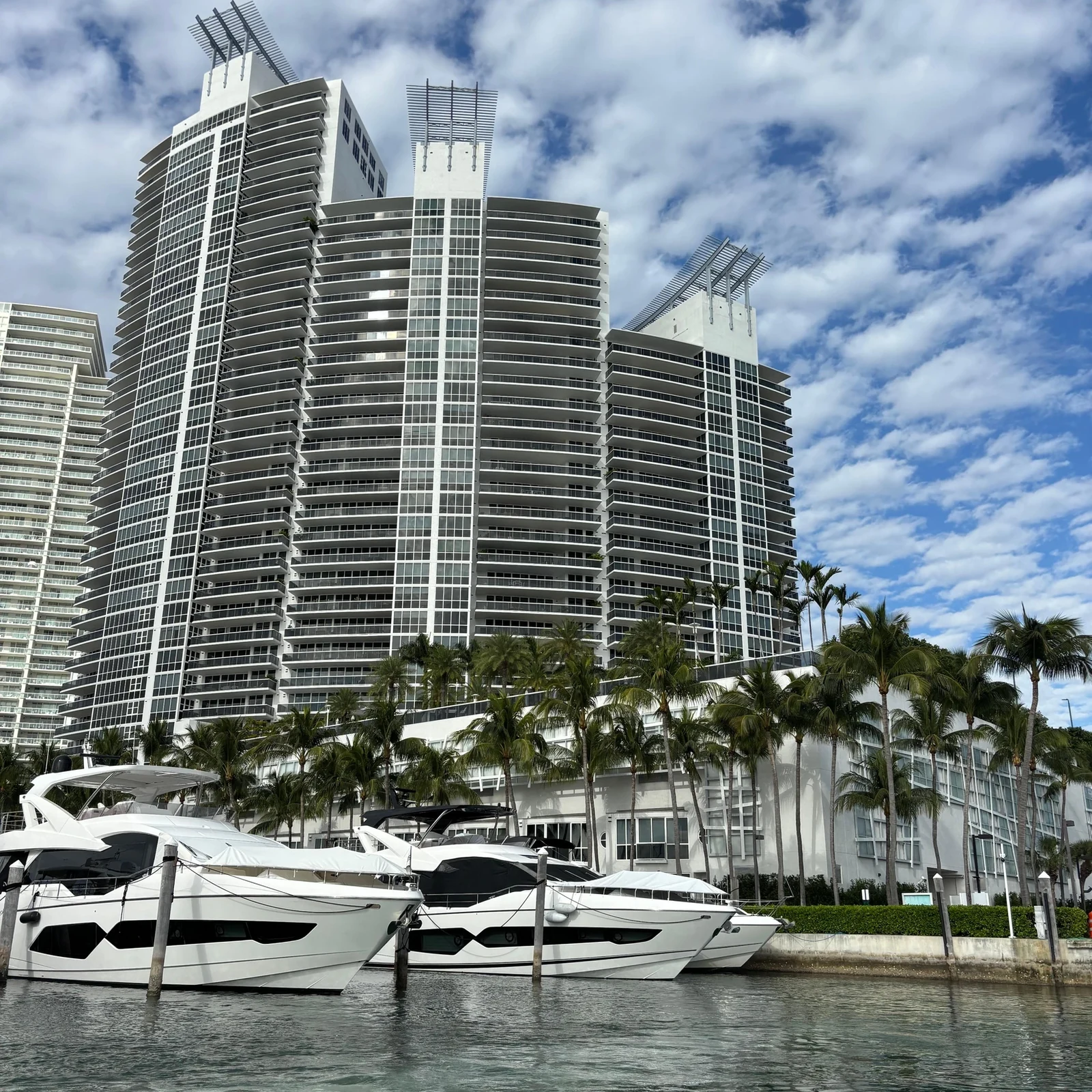 Crucero por Biscayne Bay con vistas al skyline de Miami
