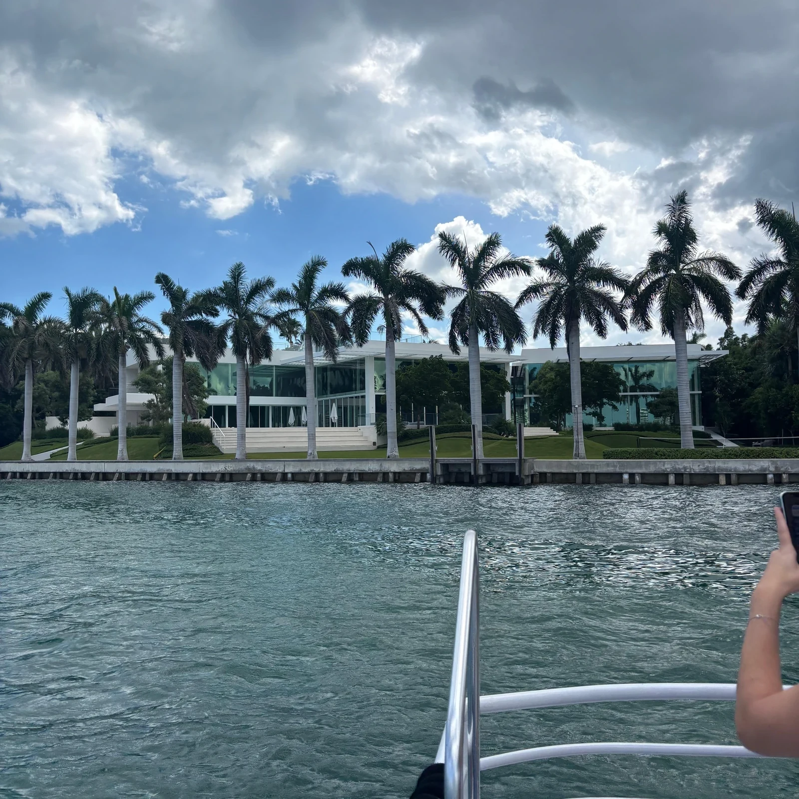 Crucero por Biscayne Bay con vistas al skyline de Miami