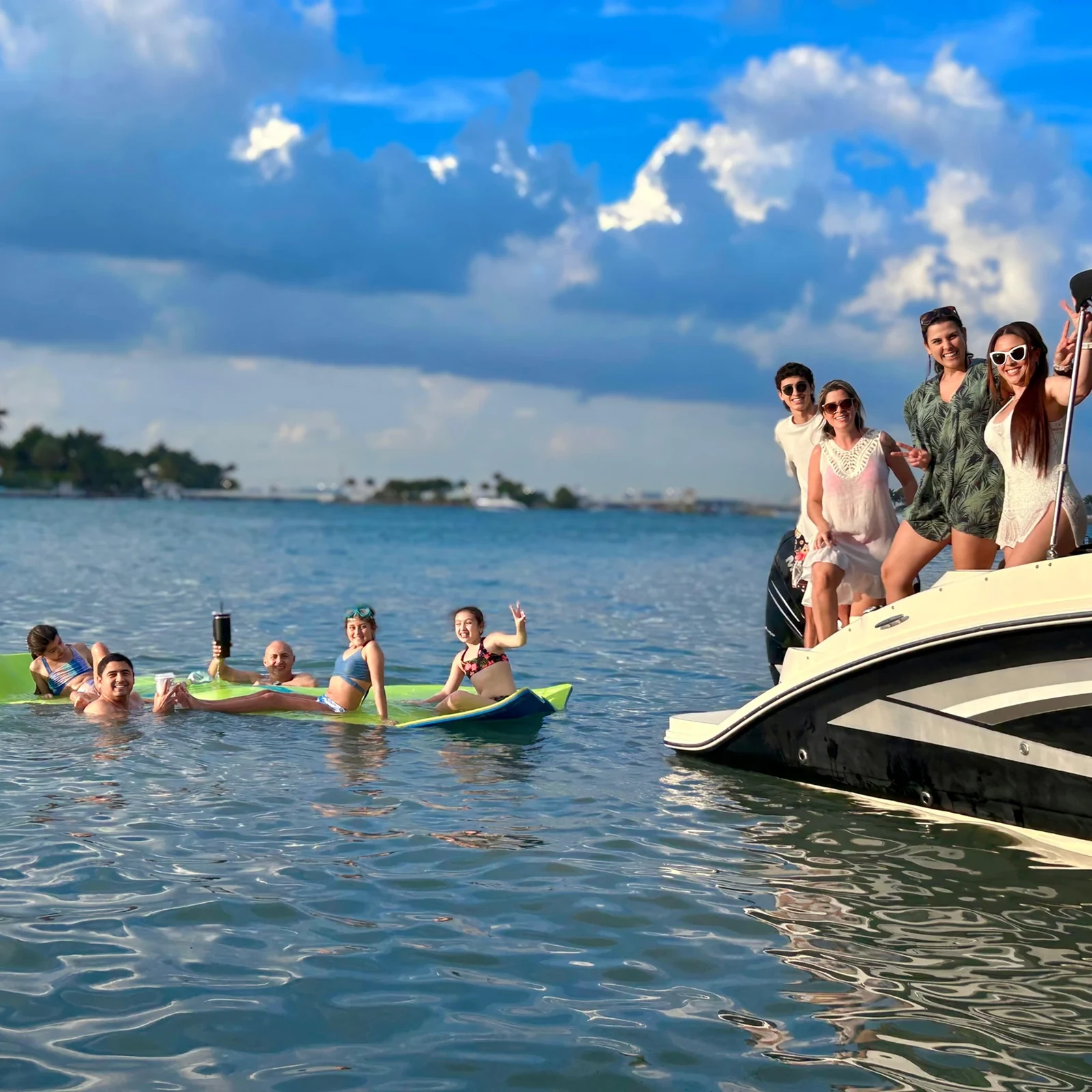 Miami privat vom Boot aus: Skyline, Schwimmen und Touren von 2 bis 5 Stunden