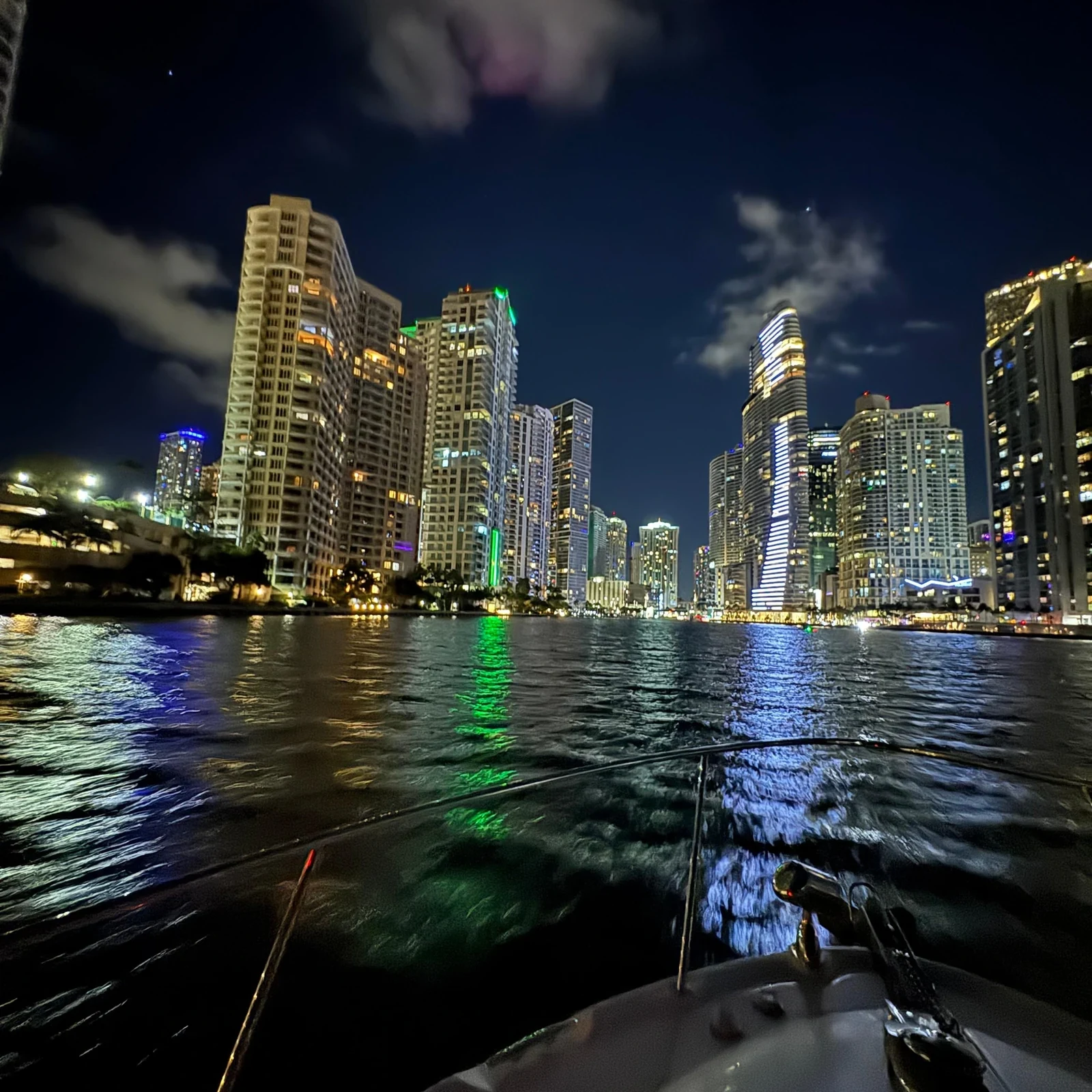 Erlebe Miami vom Wasser aus auf einer Yacht nur für deine Gruppe