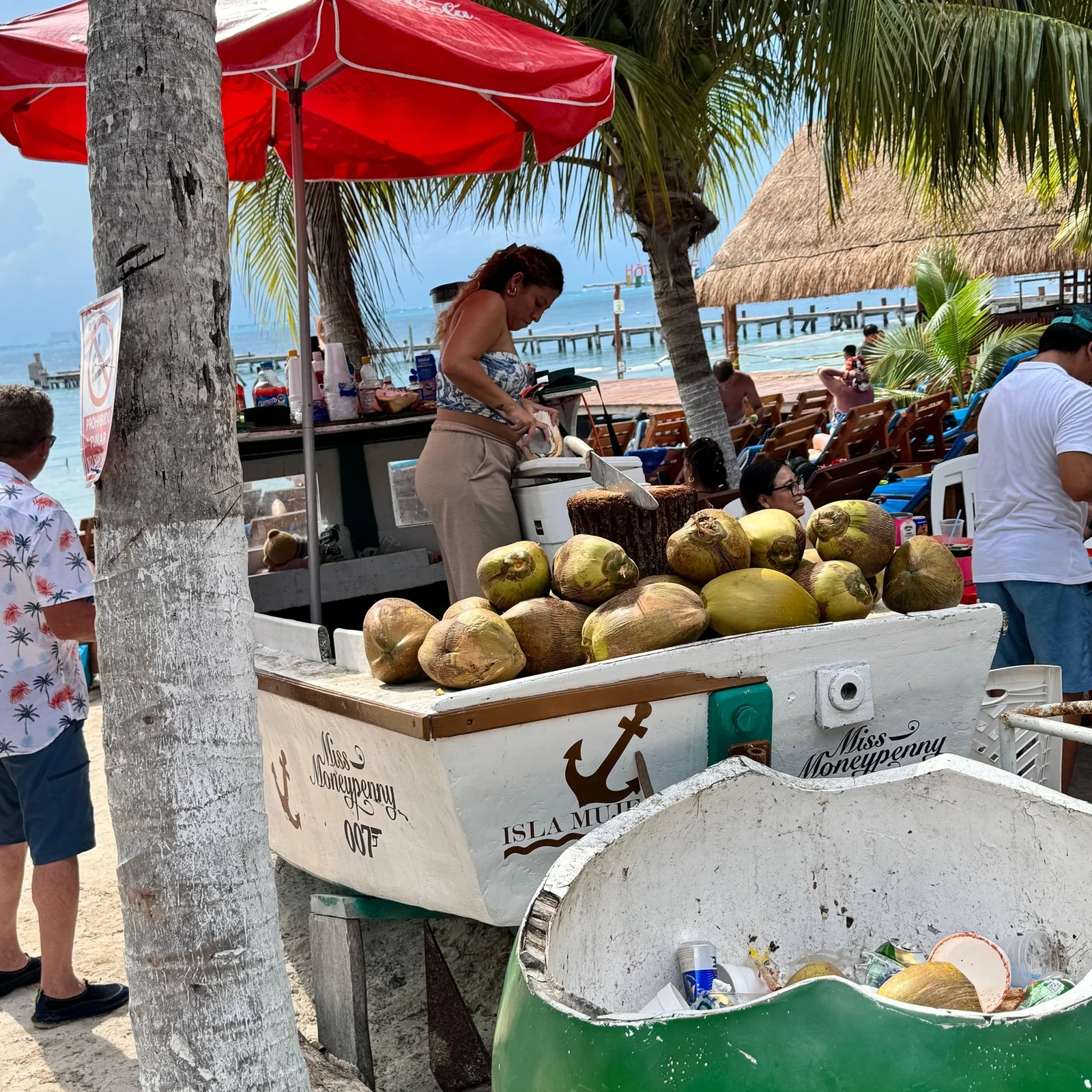Tour a Isla Mujeres desde Cancún en catamarán con snorkel y Playa Norte