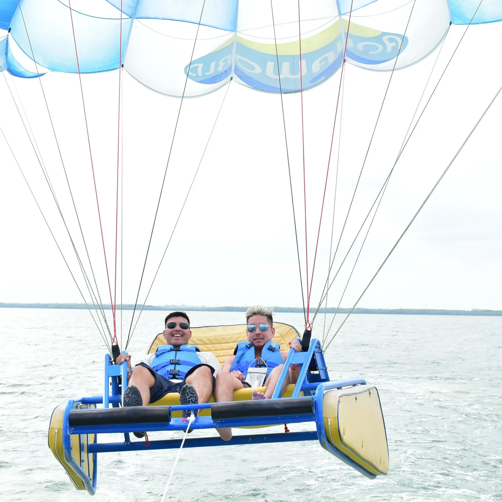 Parasailing en Cancún con Skyrider