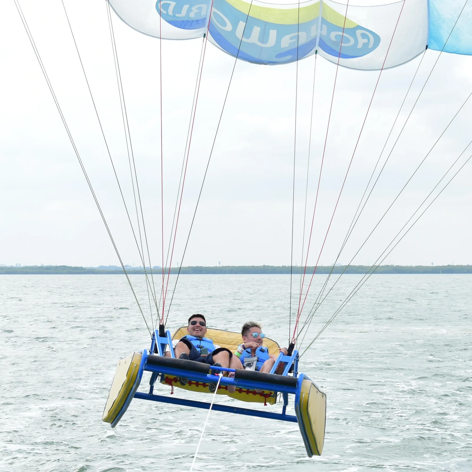 Parasailing en Cancún con Skyrider