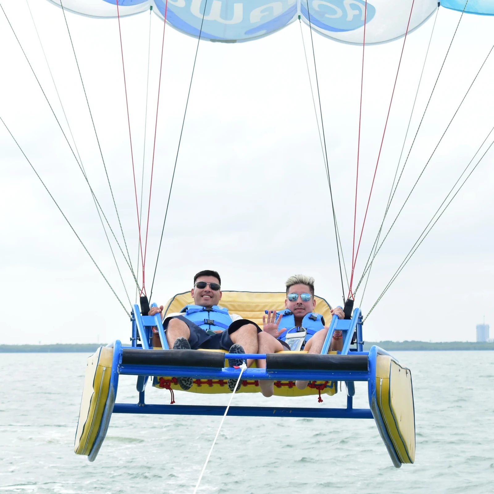 Parasailing en Cancún con Skyrider
