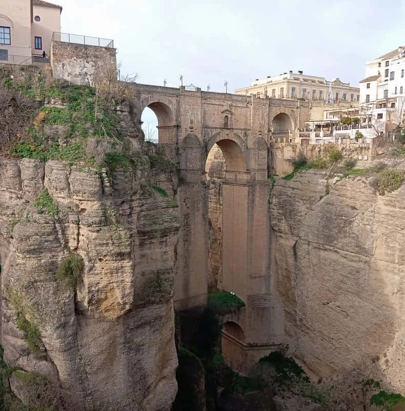 Excursión a Setenil y Ronda desde Sevilla con flamenco: ¿merece la pena?