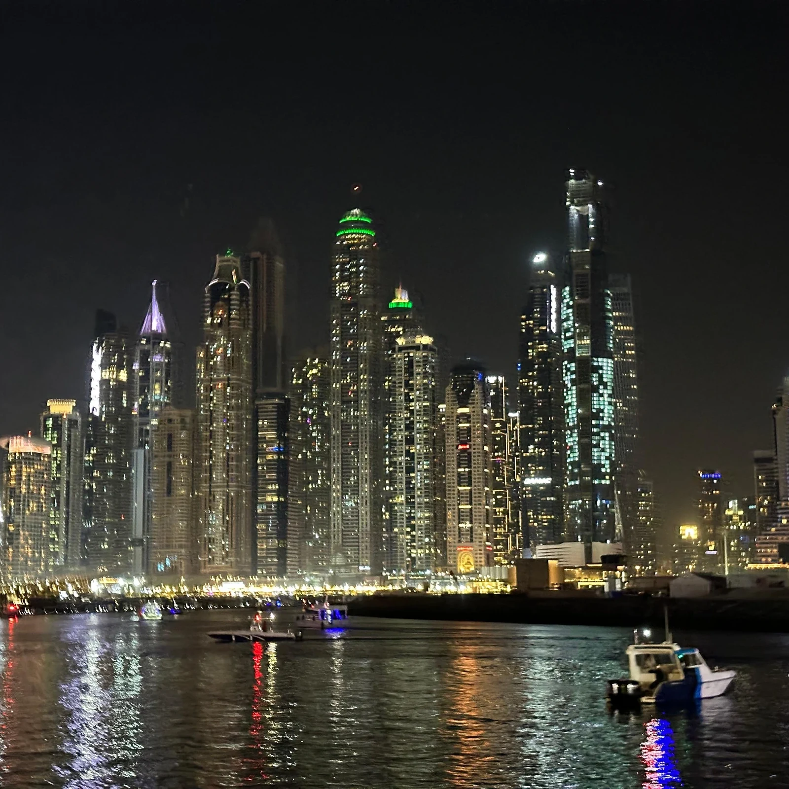 Dubai vom Wasser aus: Yachttour, Skyline und optionales BBQ