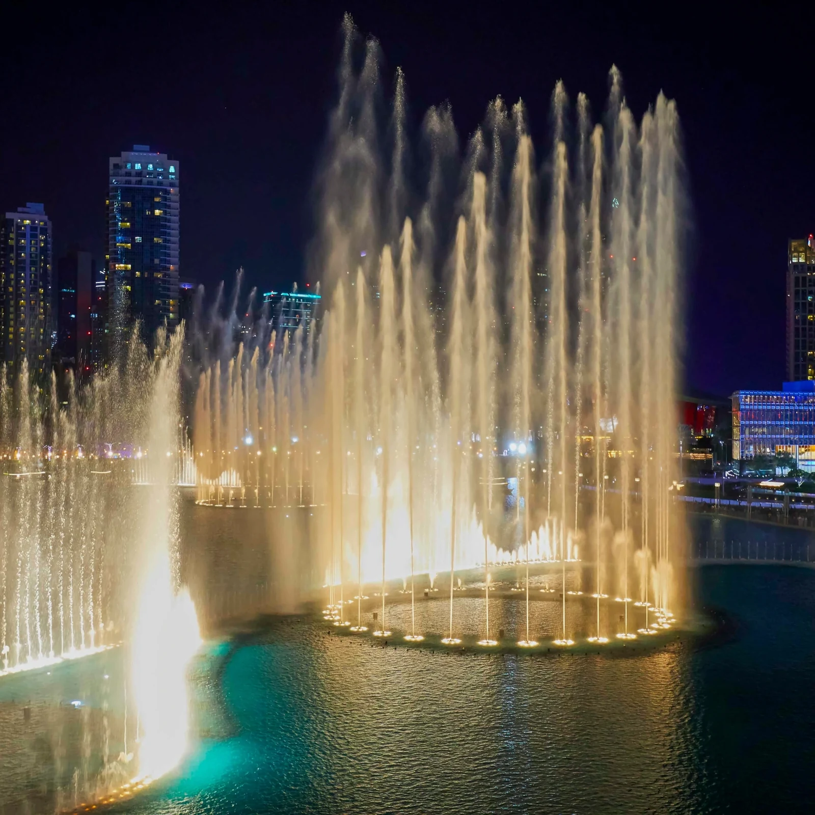 Balade en abra sur Burj Lake et spectacle Dubai Fountain