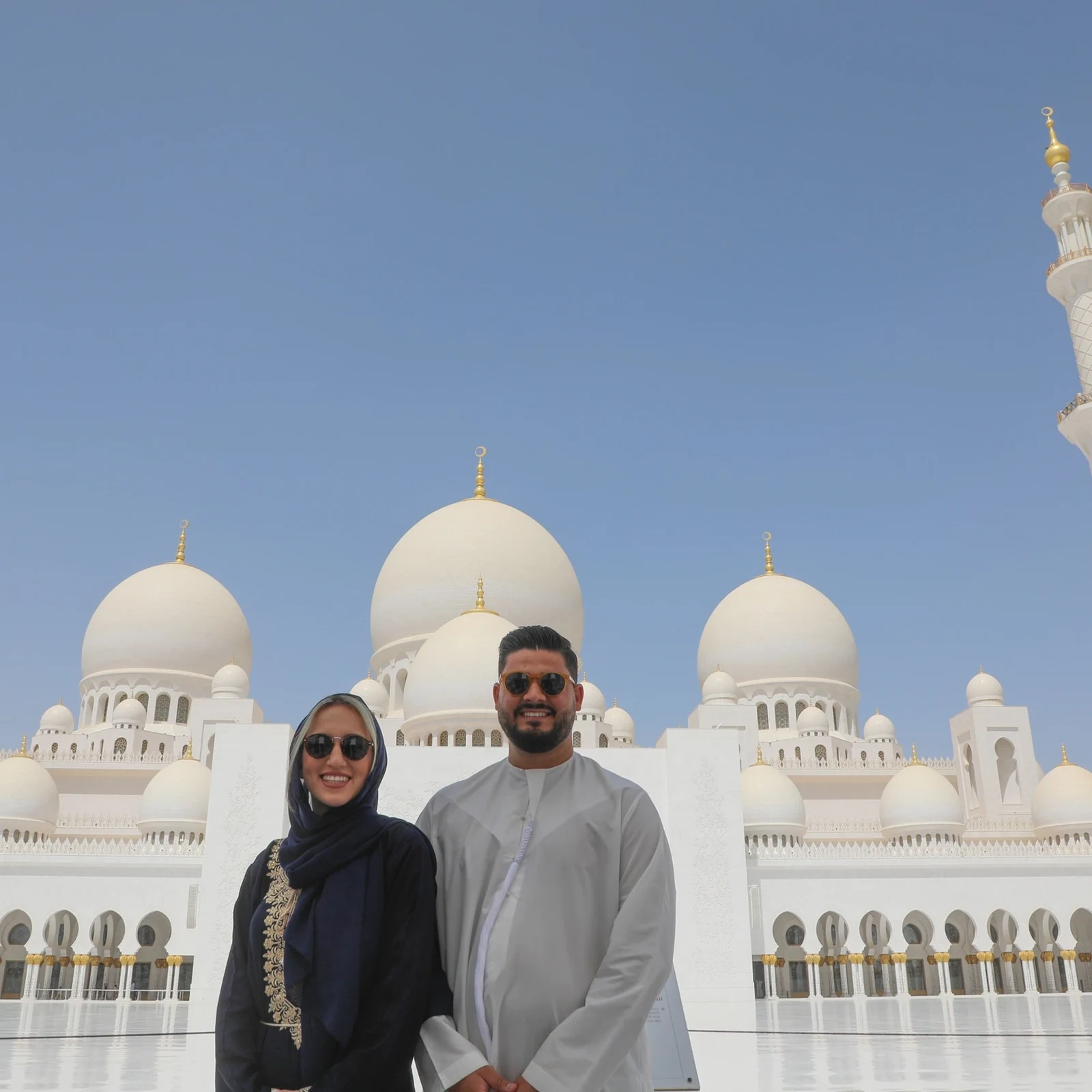 Abu Dhabi in one day from Dubai: Grand Mosque, palace and Etihad Towers views