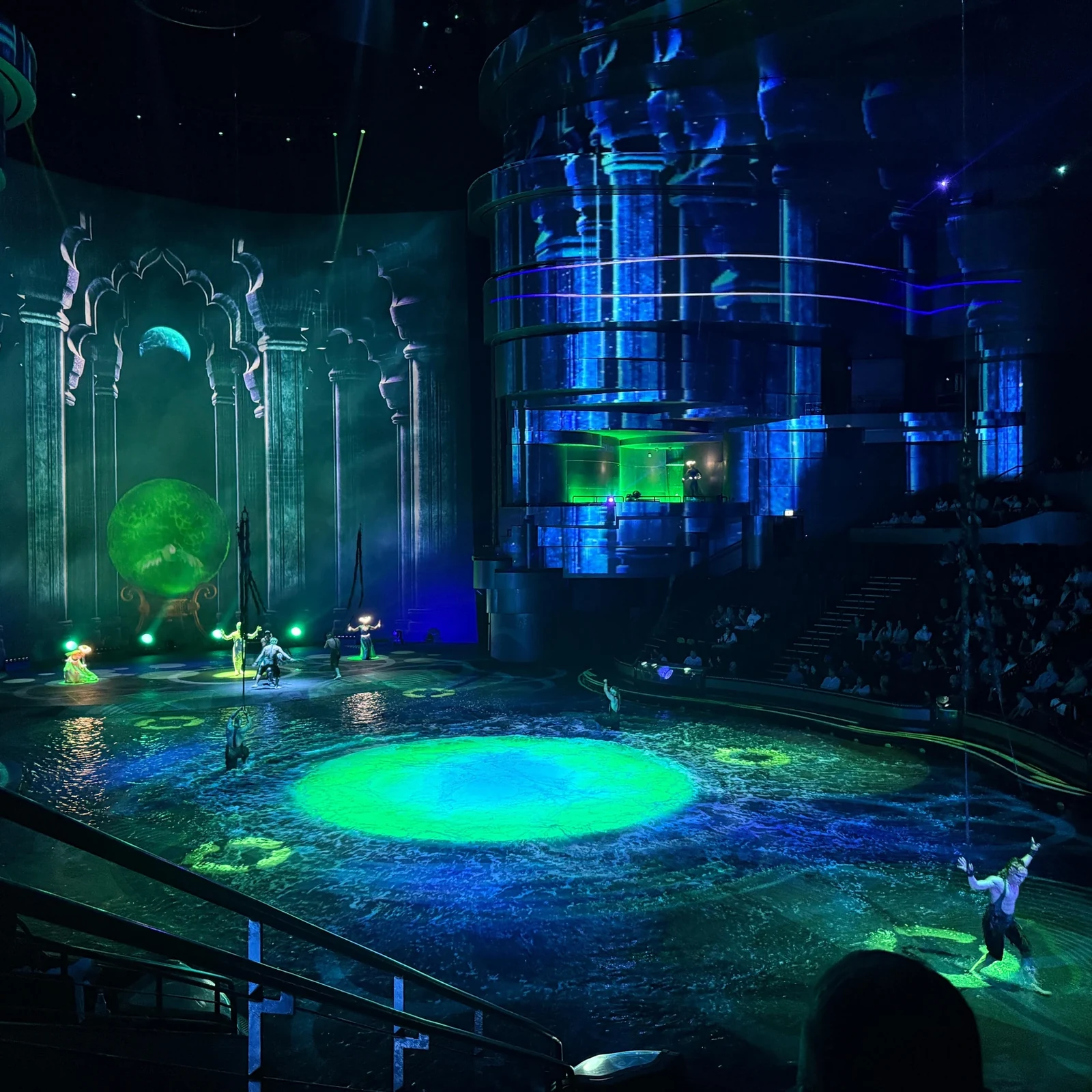 La Perle by Dragone: 90 Minuten Wasser und Akrobatik in Dubai