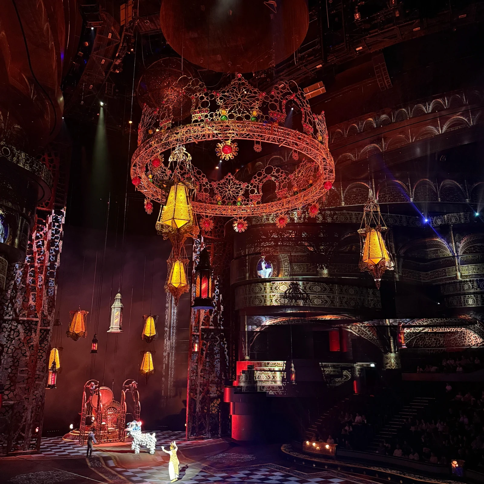 La Perle by Dragone: 90 Minuten Wasser und Akrobatik in Dubai
