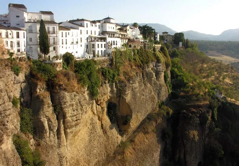 Excursión Pueblos Blancos y Ronda desde Sevilla con Zahara, Setenil y Ronda