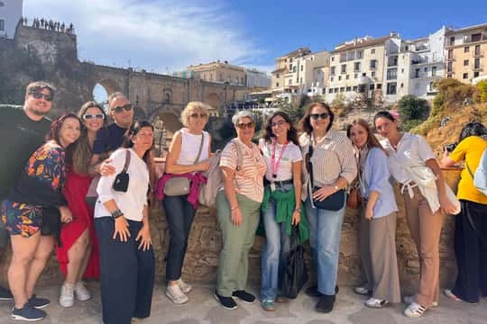 Excursión Pueblos Blancos y Ronda desde Sevilla con Zahara, Setenil y Ronda