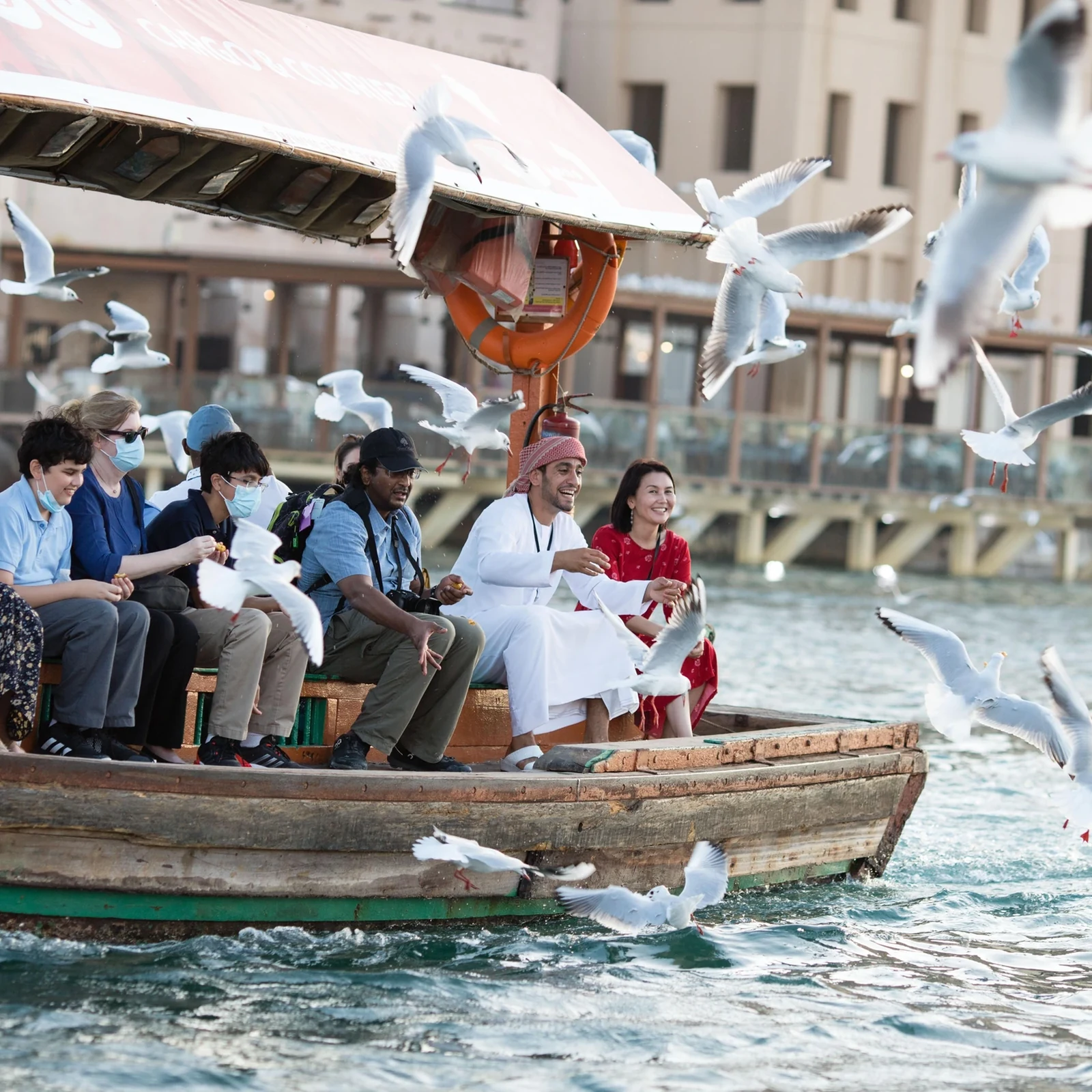 Old Dubai a pie: barrios históricos, souks y un abra por Dubai Creek