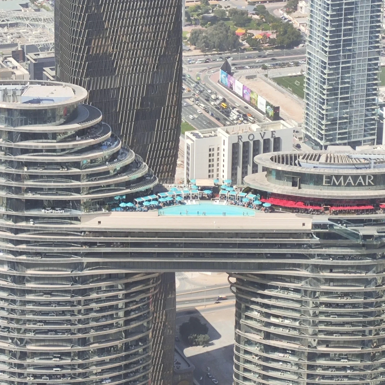 Burj Khalifa niveaux 124 et 125 + Aquarium de Dubaï en une réservation