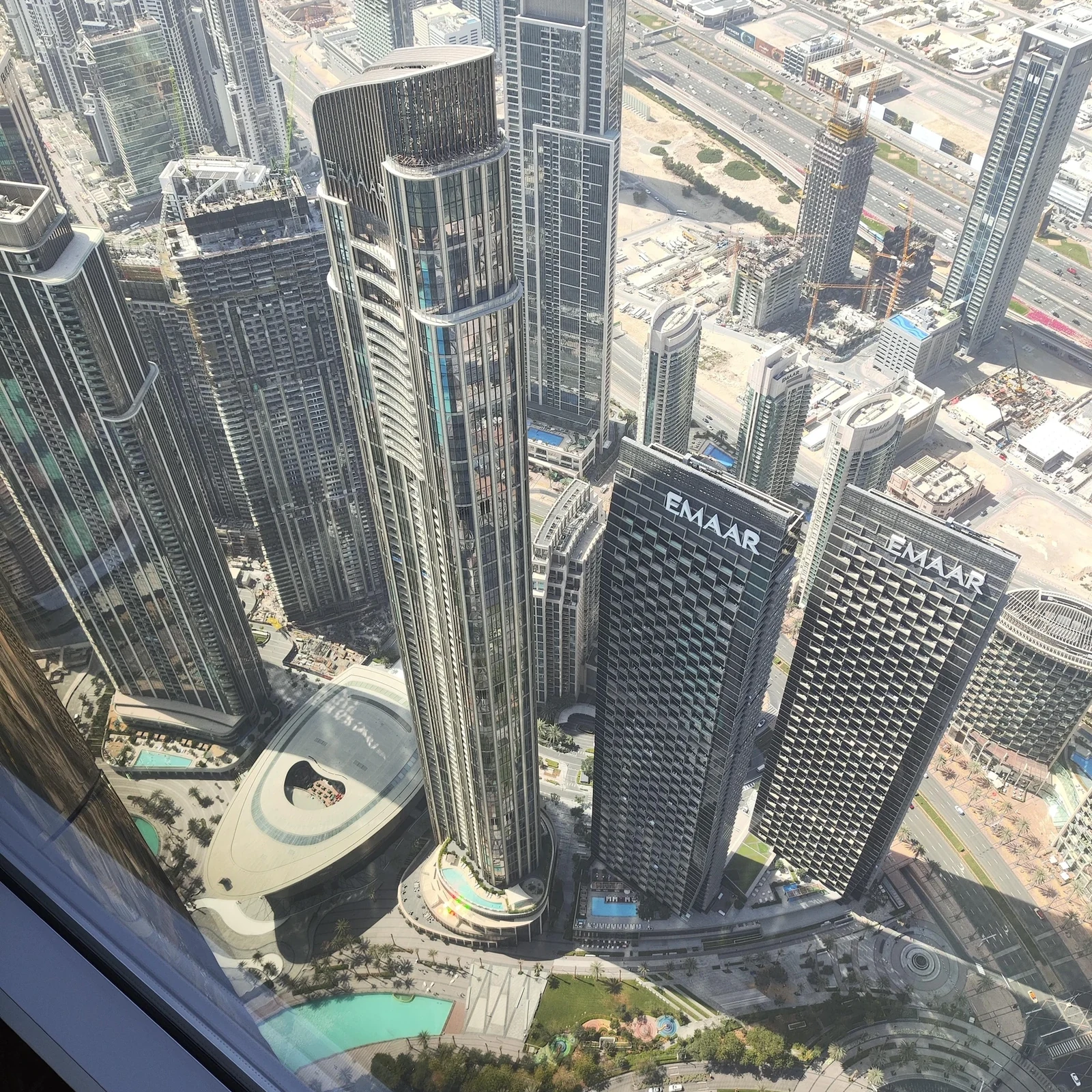 Burj Khalifa niveaux 124 et 125 + Aquarium de Dubaï en une réservation