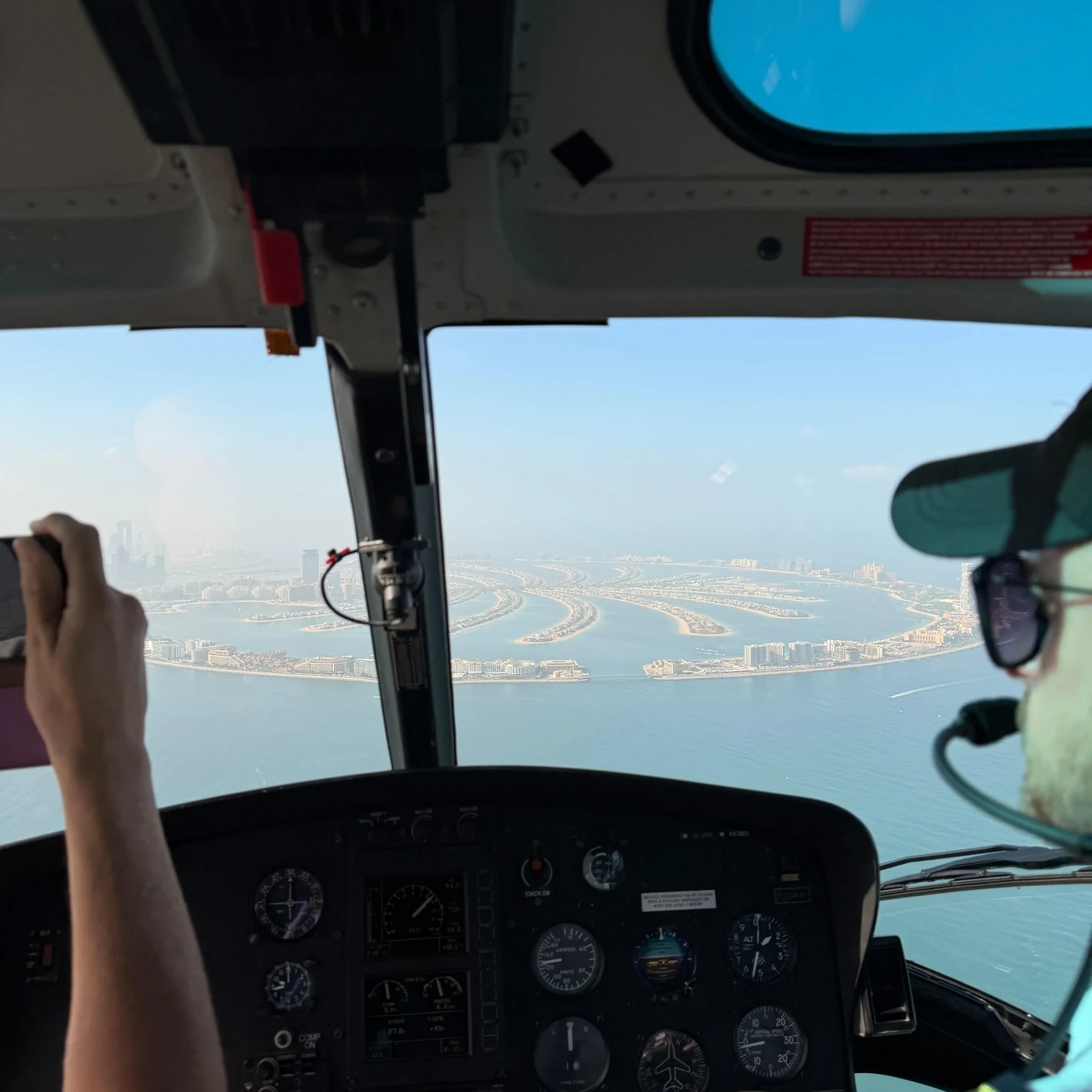 Dubái desde el aire: Palm Jumeirah y el skyline en helicóptero