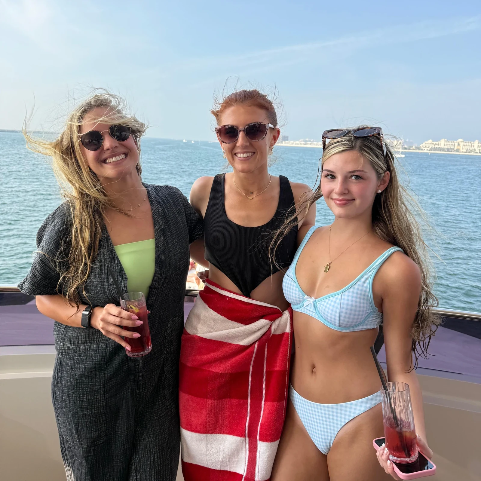 Dubai Superyacht Tour with Live DJ, Swimming & Open Bar