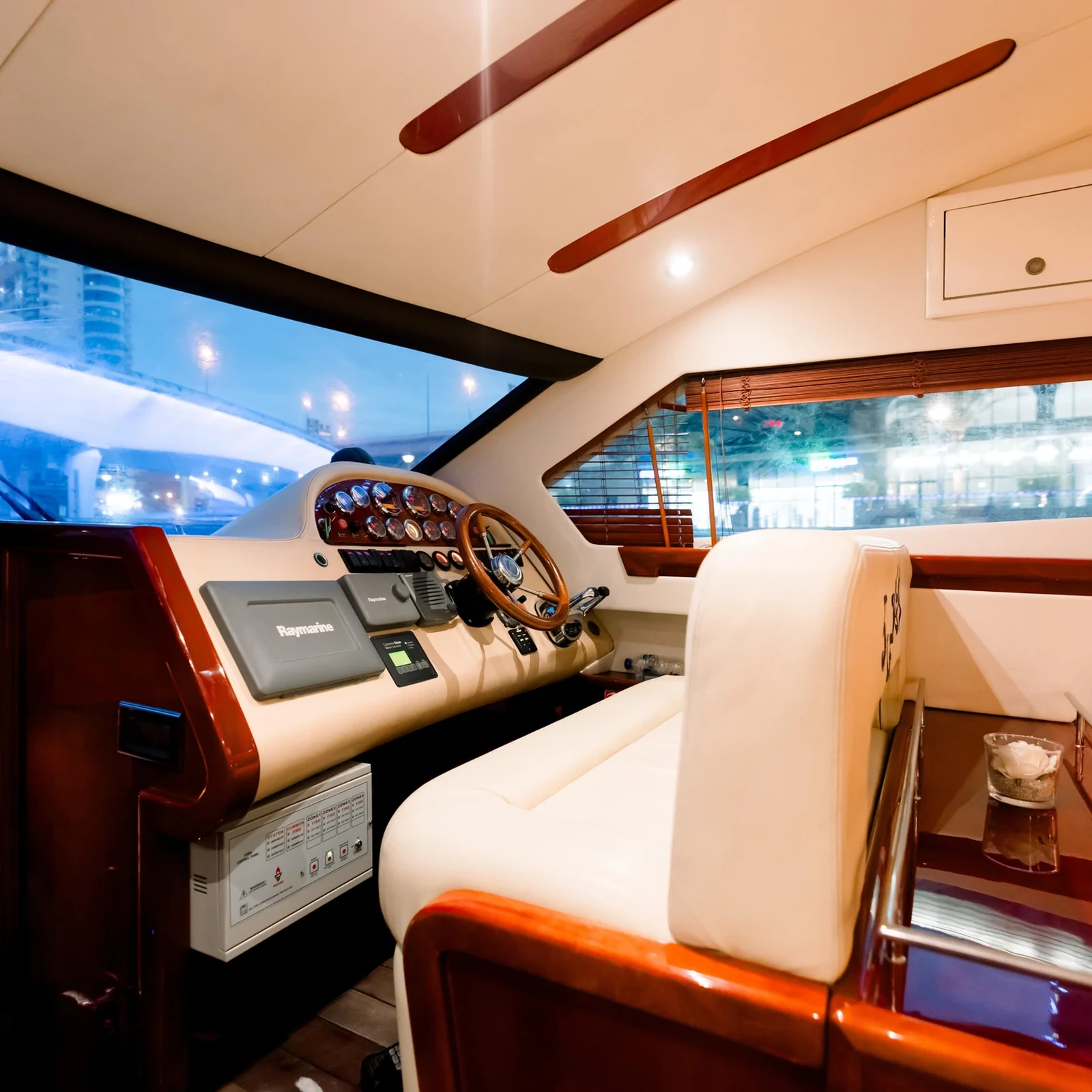 Croisière en yacht privé à Dubaï depuis Dubai Marina