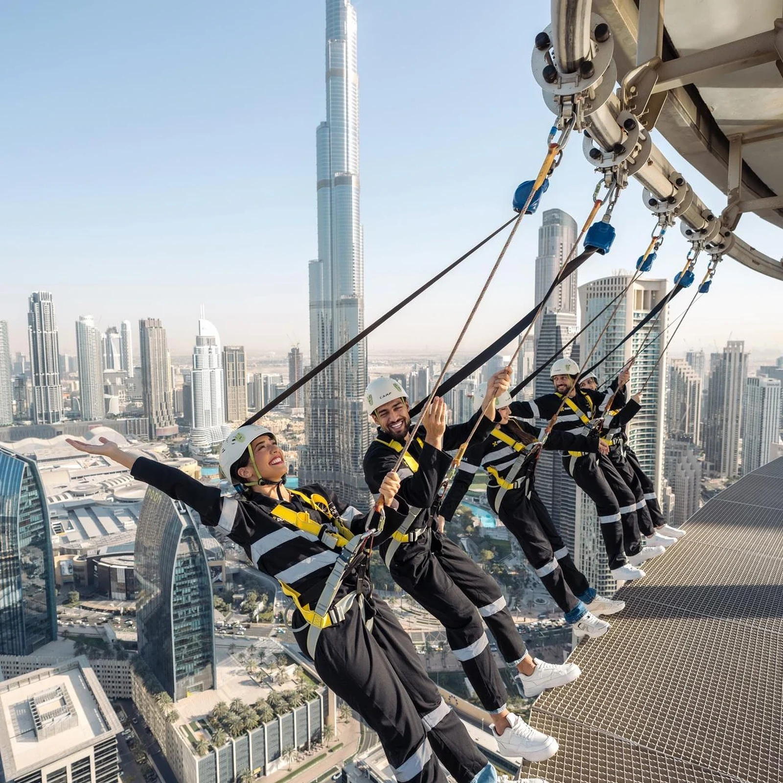 Sky Views Observatory Dubai: Glasboden, Skyline und Nervenkitzel über Downtown