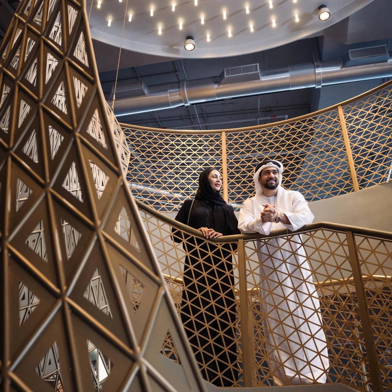 Sky Views Observatory Dubai: Glasboden, Skyline und Nervenkitzel über Downtown