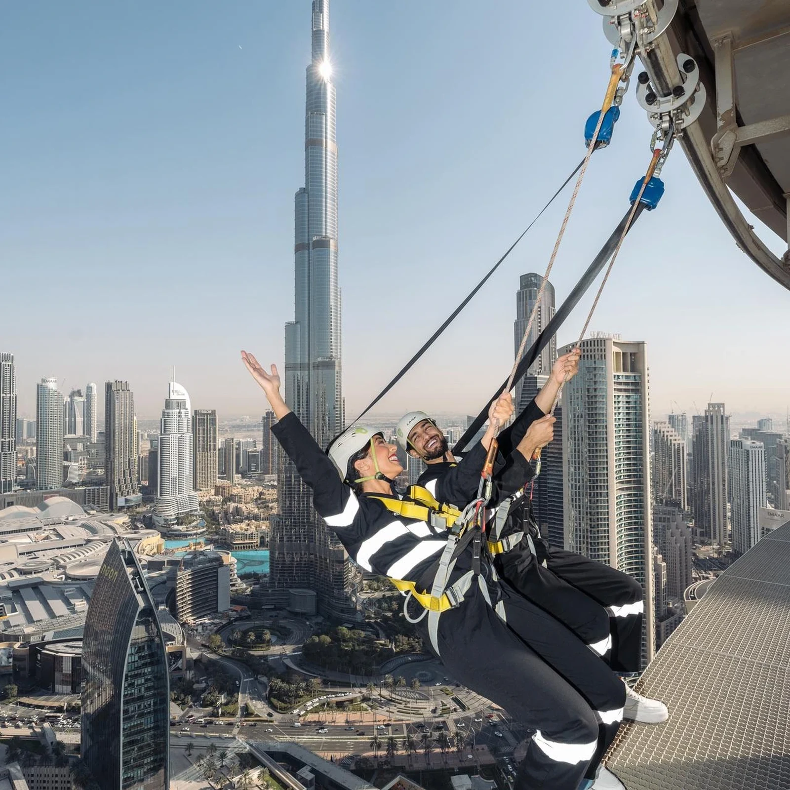 Sky Views Observatory Dubai: Glasboden, Skyline und Nervenkitzel über Downtown