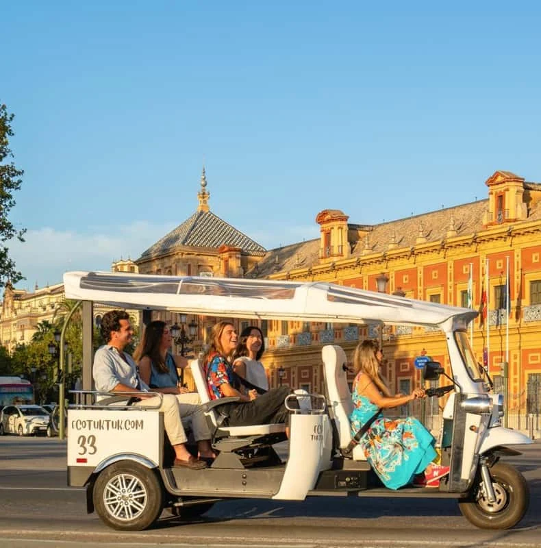 Tour privado en tuk tuk por Sevilla: Eco Tuk Tuk panorámico