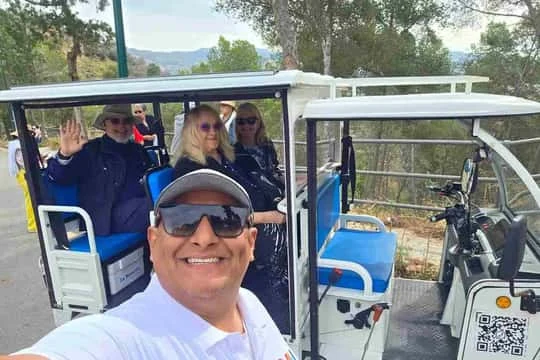 Tour privado en tuk tuk por Sevilla con guía local