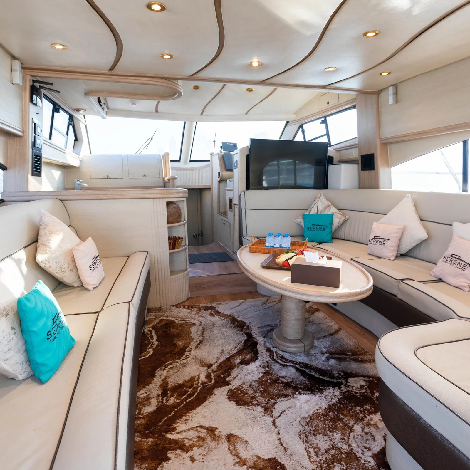 Yacht privé à Dubaï jusqu'à 12 personnes depuis Dubai Harbour