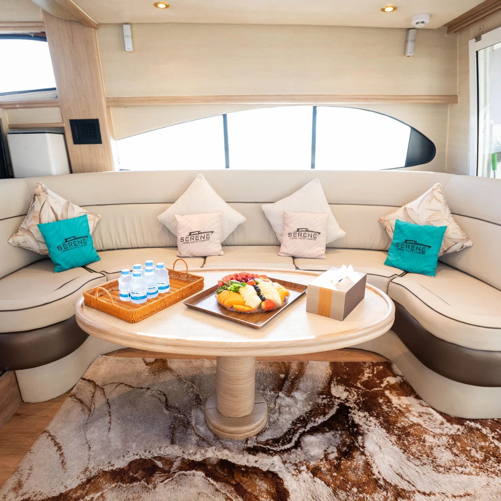 Dubai auf einer privaten Yacht für deine Gruppe mit bis zu 12 Personen