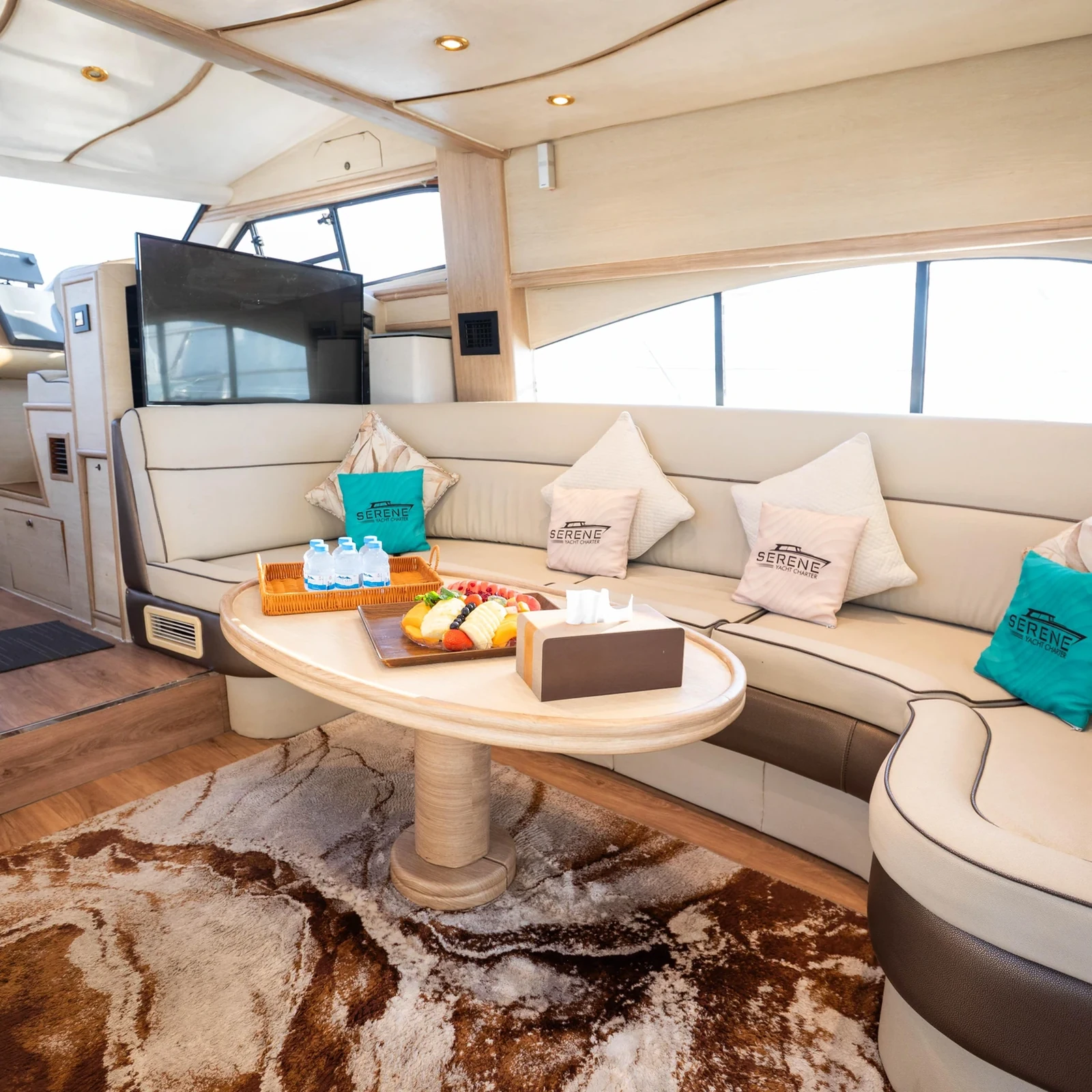Dubai auf einer privaten Yacht für deine Gruppe mit bis zu 12 Personen