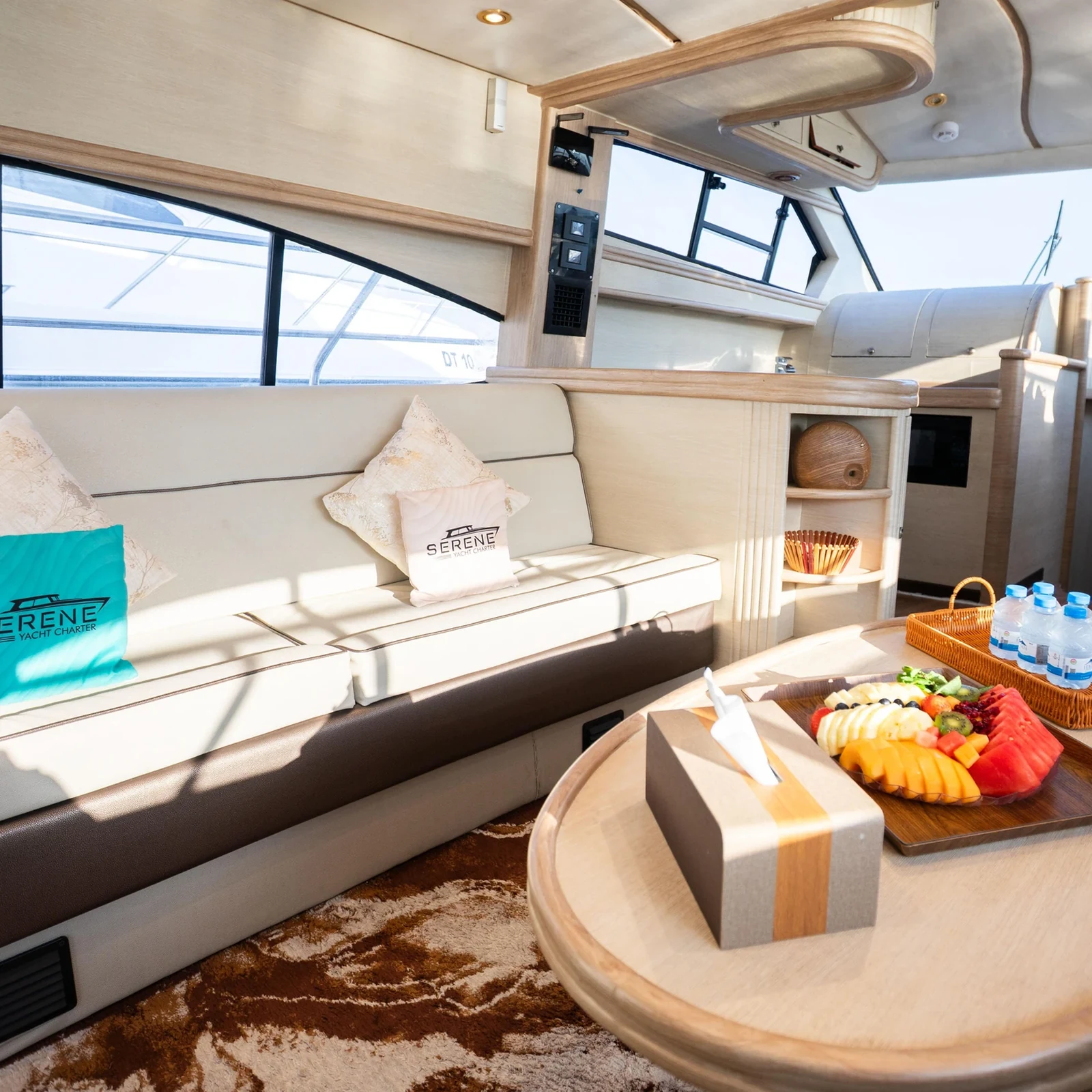 Dubai auf einer privaten Yacht für deine Gruppe mit bis zu 12 Personen