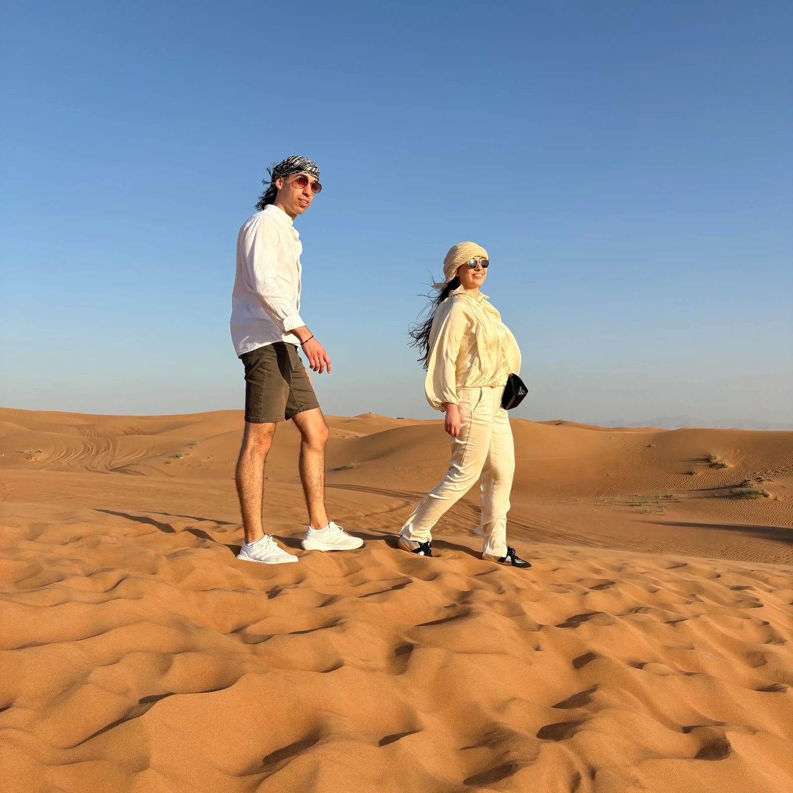 Safari dans les dunes rouges de Lahbab avec chameau et sandboard