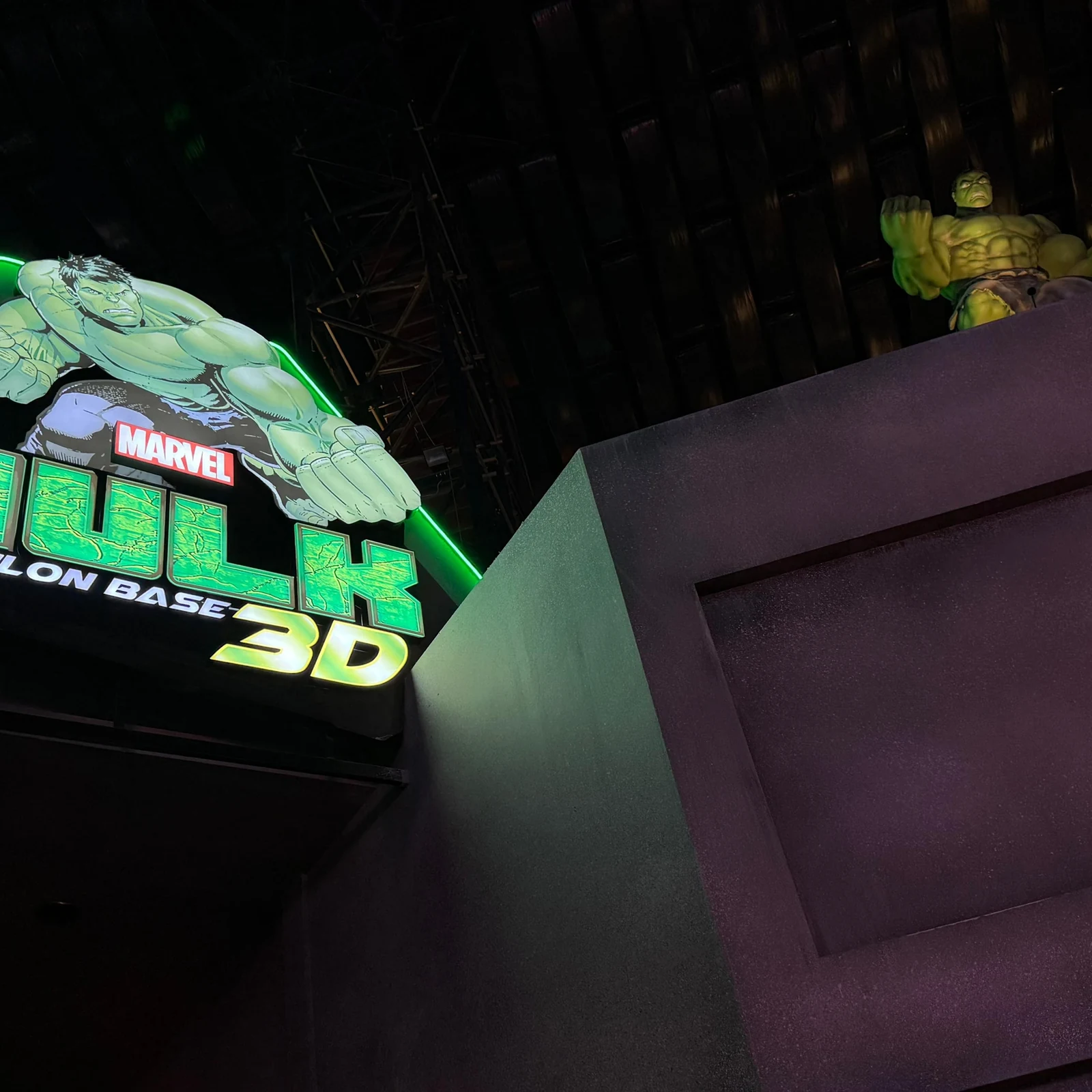 IMG Worlds of Adventure : une journée entre Marvel, Cartoon Network et dinosaures