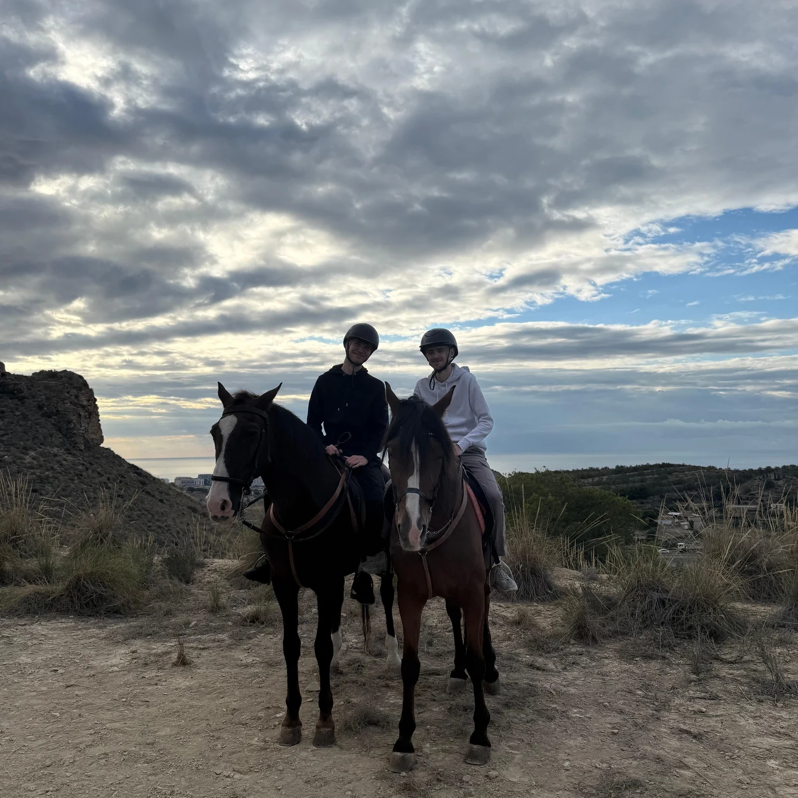Balade à cheval dans les montagnes de Villajoyosa avec vue sur la Méditerranée