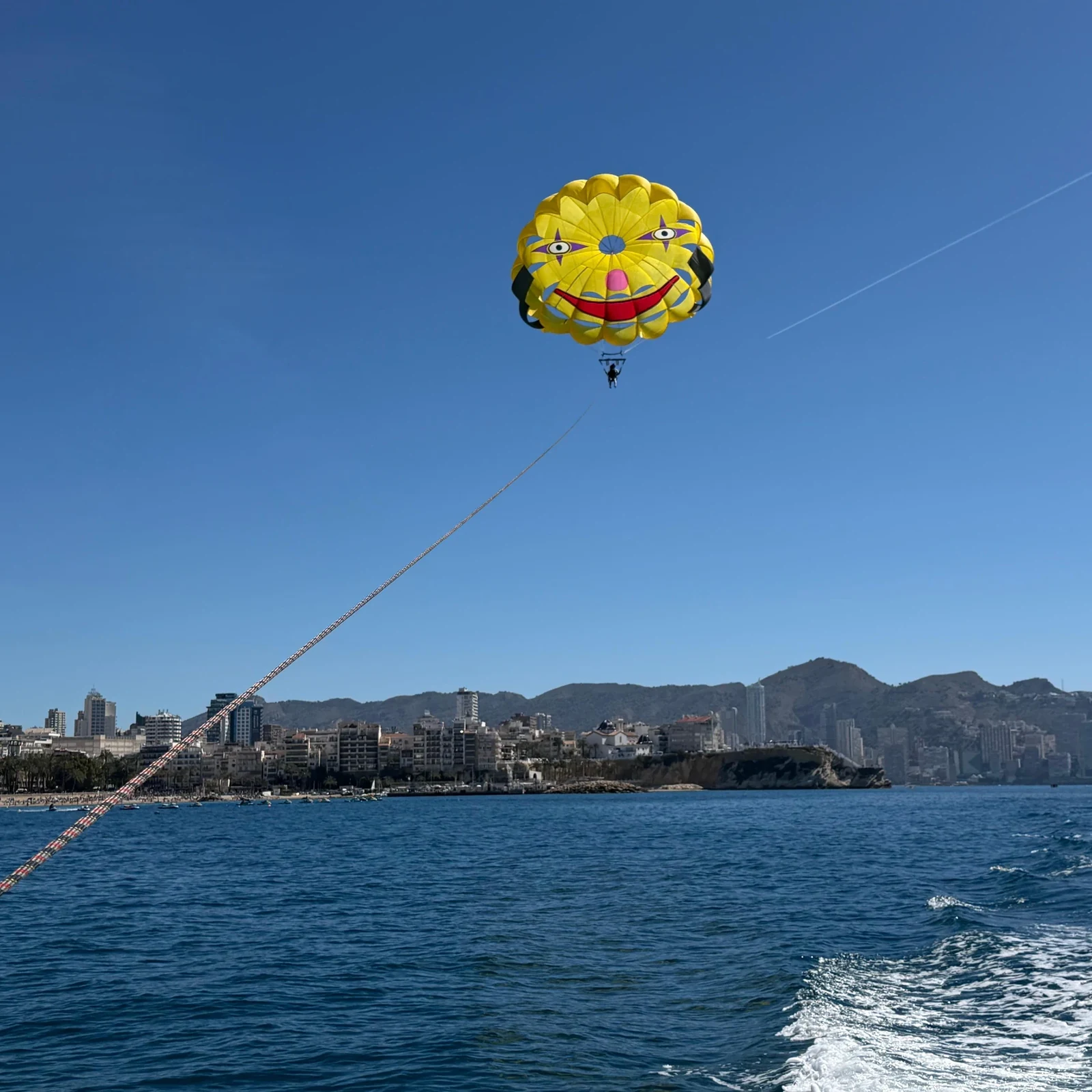 Parasailing en Benidorm: contempla la Costa Blanca desde el aire