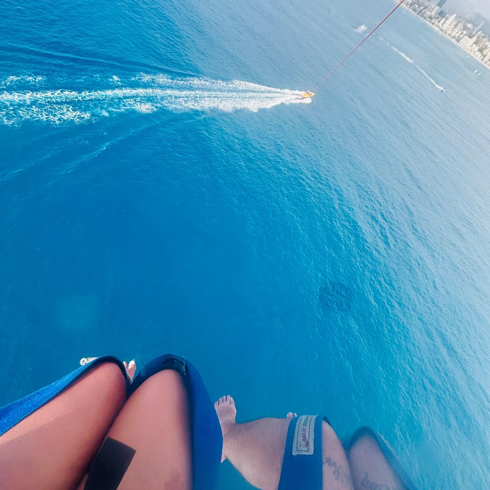 Parasailing in Benidorm: die Costa Blanca aus der Luft sehen