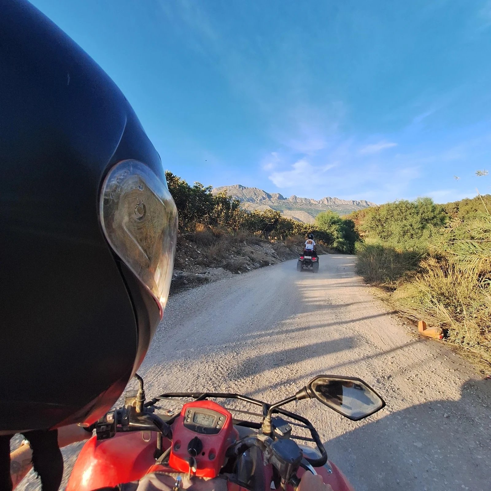 Eine Stunde mit dem Quad durch Alteas „Dschungel“-Pisten