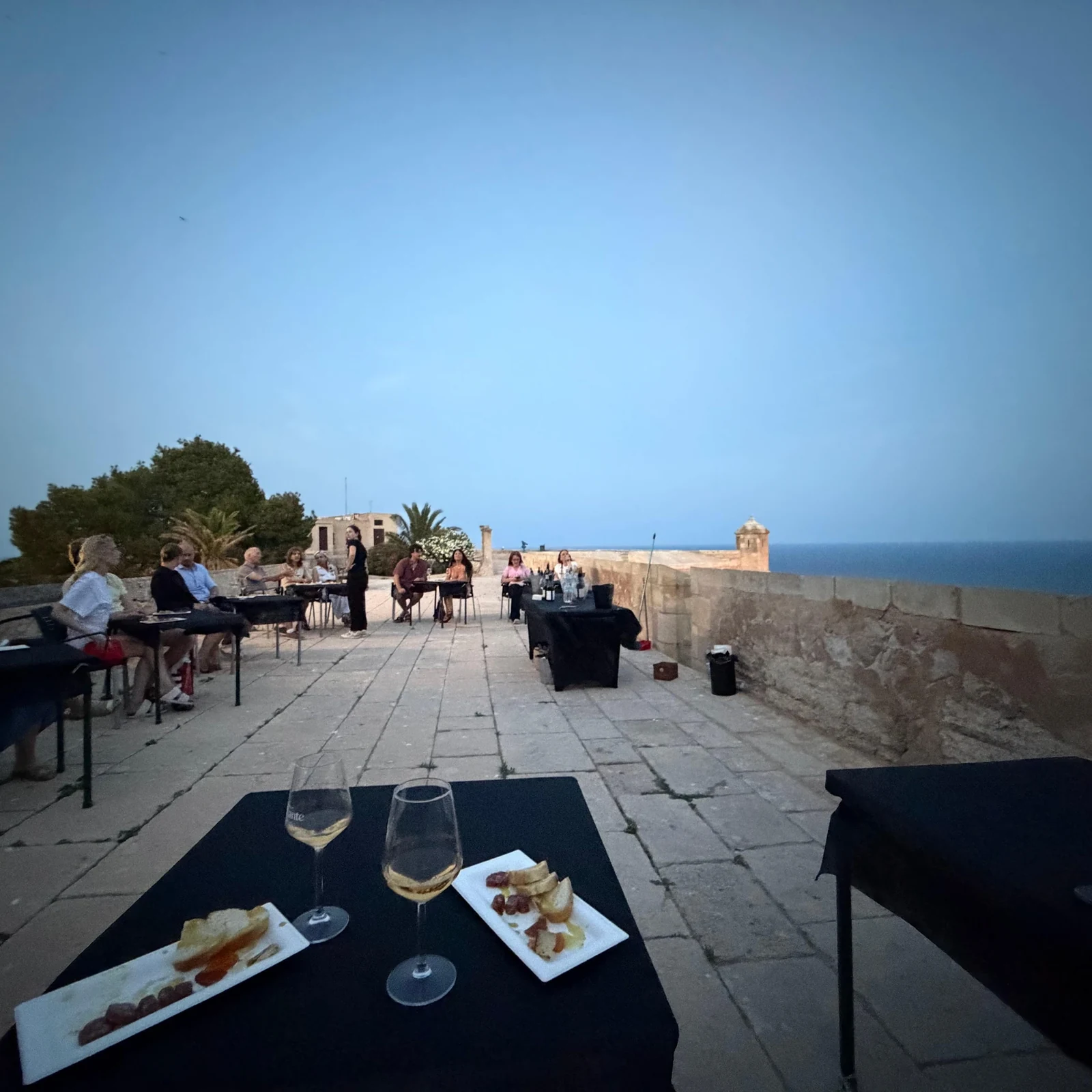 Wein- und Tapasverkostung auf der Burg Santa Bárbara in Alicante