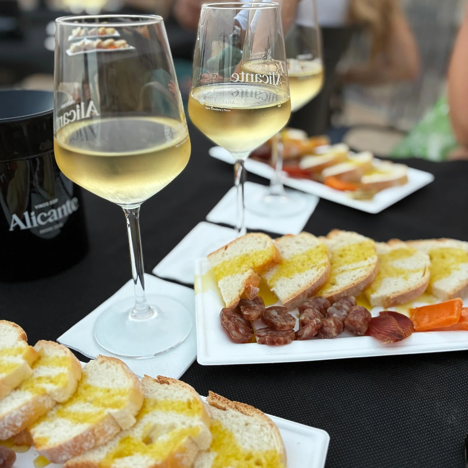 Tres vinos y tapas en el Castillo de Santa Bárbara de Alicante