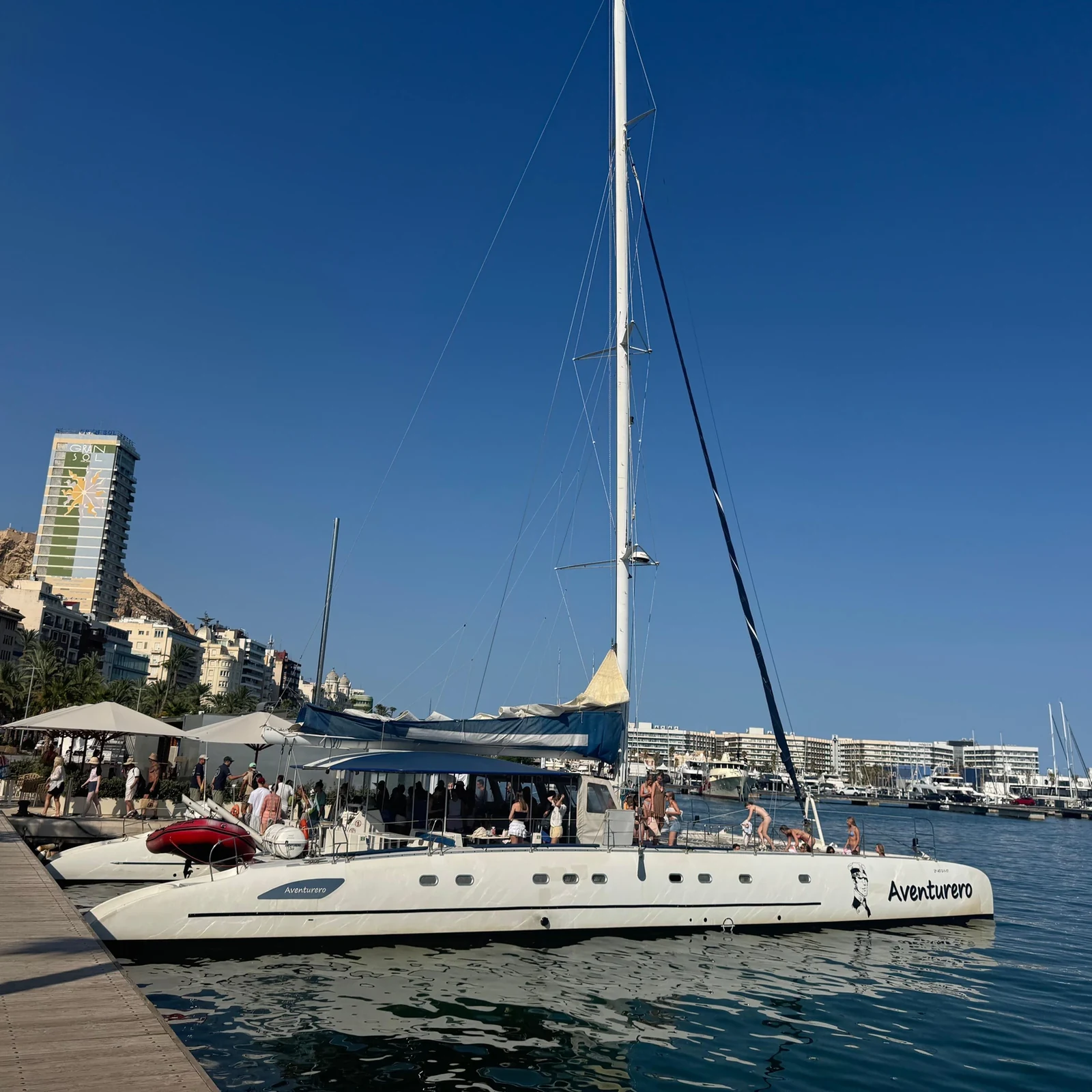3-stündige Katamaranfahrt in Alicante mit Schwimmen und Schnorcheln